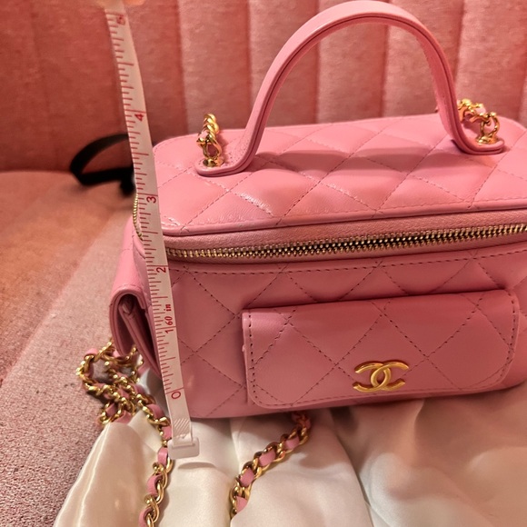 100% authentic CHANEL East West Polly Pocket CC Top Vanity Pink w/ Chain (RARE) - Picture 14 of 14
